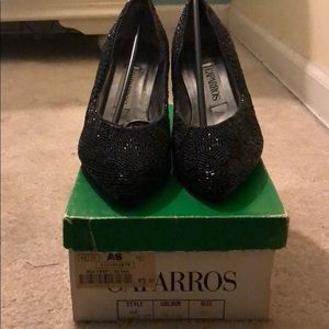 BRAND NEW PAIR OF CAPARROS HEELS